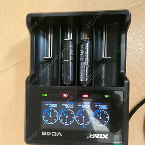 XTAR VC4S 배터리 충전기