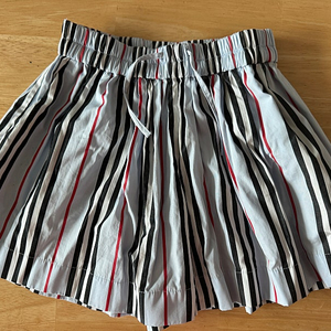 버버리 키즈 버버리칠드런 반바지 8Y (새상품) msgm 몽클 봉쁘앙 타오 보보쇼즈