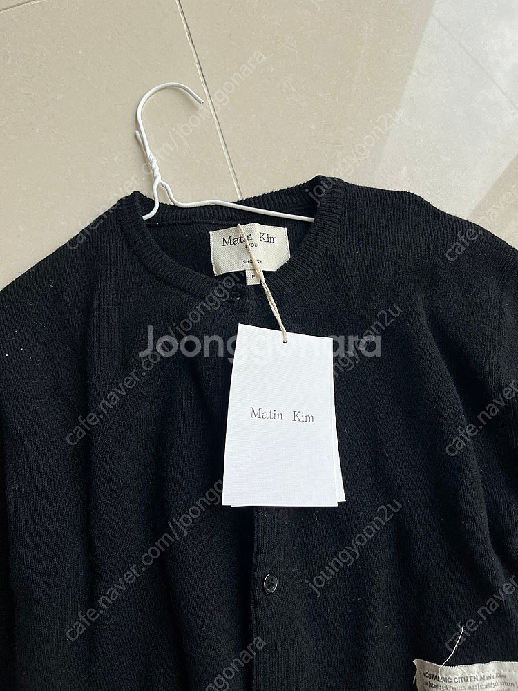 마뗑킴 typo patch round cardigan--2