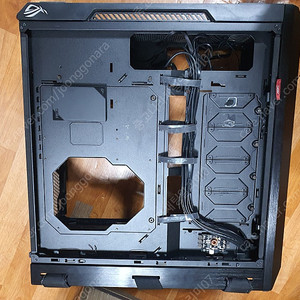 ASUS ROG STRIX HELIOS 헬리오스 케이스