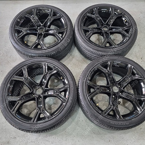 [ 기아 ] 스팅어 순정 19인치 블랙 휠 타이어 팝니다.