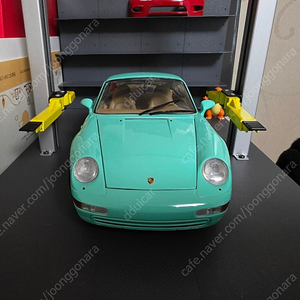 [판매] 1/18 다이캐스트 UT Models 포르쉐 911 카레라 민트색 및 기성품 디오라마 처분합니다.