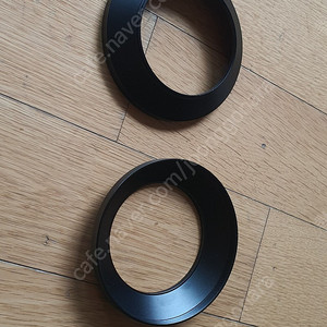 카메라 알루미늄 렌즈후드77mm 2개팝니다.