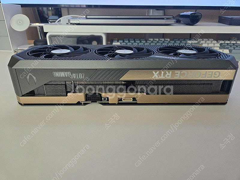 조텍 RTX 5090 그래픽카드판매합니다.--2