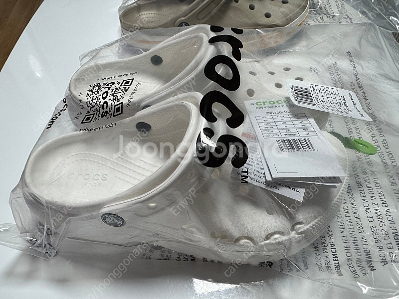 크록스 바야 플랫폼 클로그 208186-100 화이트--2