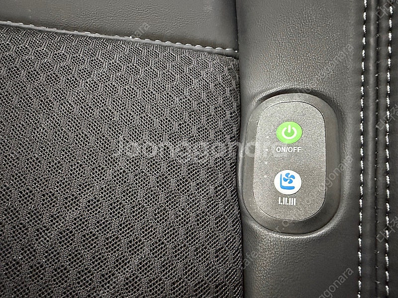 테슬라 YZ 통풍시트 팝니다. 모델Y 장착가능--1