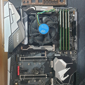 Z370 Aorus Gaming 7 / i5-8500 / 삼성 DDR4-19200 16G x 4개