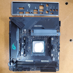 ASUS B550I STRIX 메인보드 판매합니다 택포