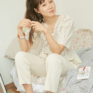 써스데이아일랜드 공효진 레이스 블라우스 F