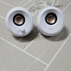 크리에이티브 스피커 MF1681입니다 컴팩트한 디자인이에요 - USB 전원 사용 - 3.5mm 오디오 입력 지원 - 내장형 전원 및 볼륨 조절 가능