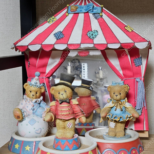 Cherished Teddies 서커스텐트와 피규어 팝니다.