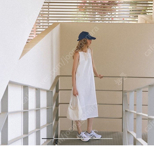 유라고 화이트 슬리브리스 원피스 새제품