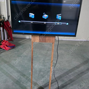 중소기업 32인치 LED TV와 자작키높이거치대 팝니다