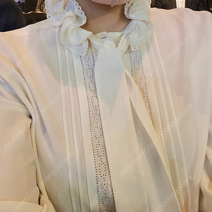 셀린느 실크 러플 블라우스