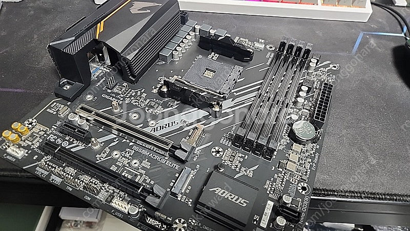 기가바이트 B550M 어로스 엘리트--1