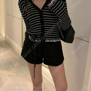 25SS 포스터 디저트 린넨 가디건 반값이하 2만원 판매합니다. 나쏠사계 장미님 착용
