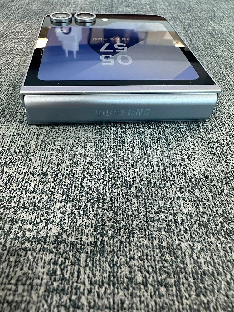 (새상품급) 갤럭시Z플립6 256G 블루 24년 7월개...--7