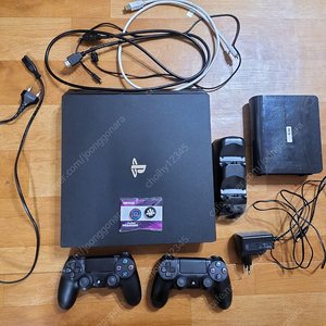 ps4 pro 7215b 9.0 세트. 8tb 외장하드 및 1tb 기본하드(외장케이스 포함) 팝니다.