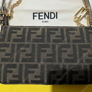 FENDI 펜디 바게트 파우치
