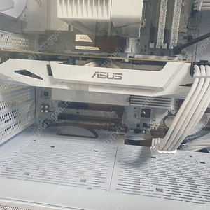 ASUS 1060 3G 화이트 그래픽카드 팝니다.
