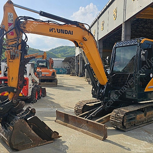 현대 02급 중고굴삭기 HX60MT 2017년 9500시간 코끼리집게 3종바가지 구성