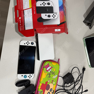 스위치 oled 화이트 풀박스 팔아요 +본체케이스 +칩케이스 +스틱커버까지 드립니다