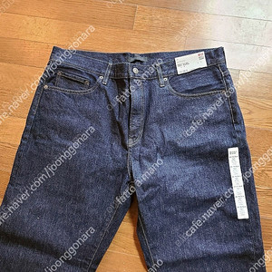 유니클로(UNIQLO) 레귤러핏 테이퍼드 생지데님, 청바지 38