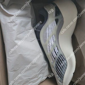 아디다스 이지700 v3 팝니다. 260사이즈 ADIDAS YEEZY 700 V3 FADE SALT
