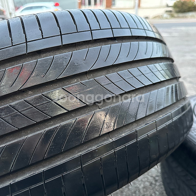 사제 18인치 AVIDO 블랙유광 휠타이어 세트 팔아요 245 45 18--5