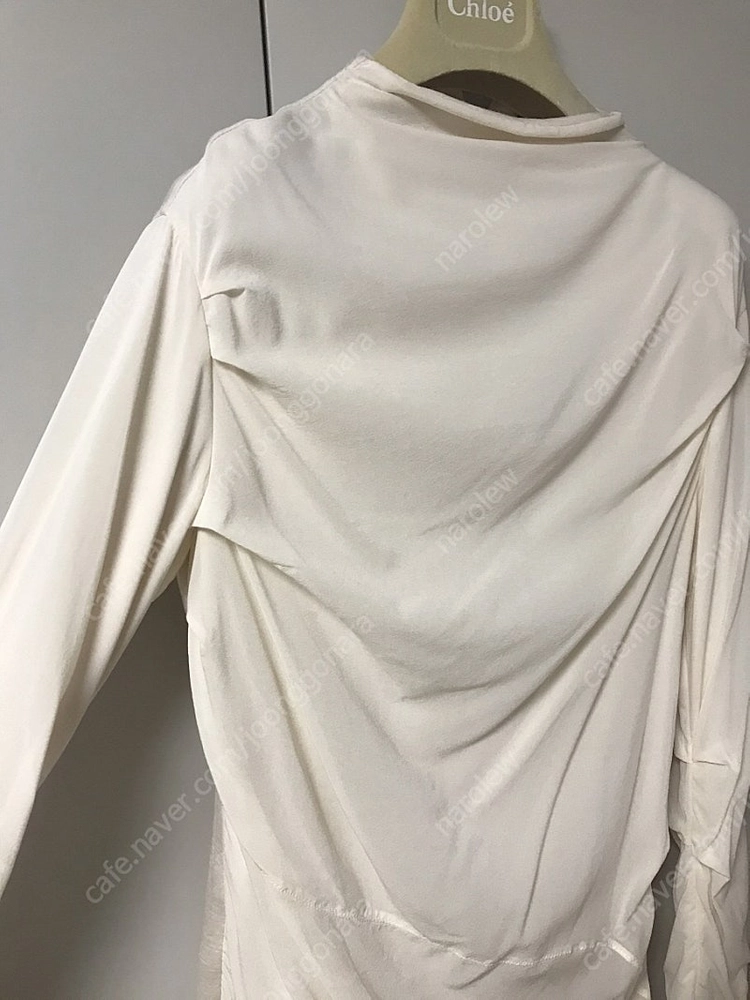 르베이지 블라우스 이미지