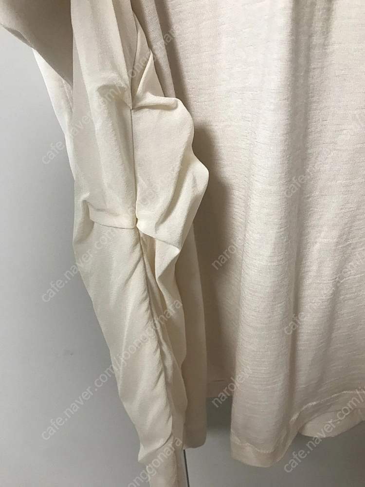 르베이지 블라우스 이미지