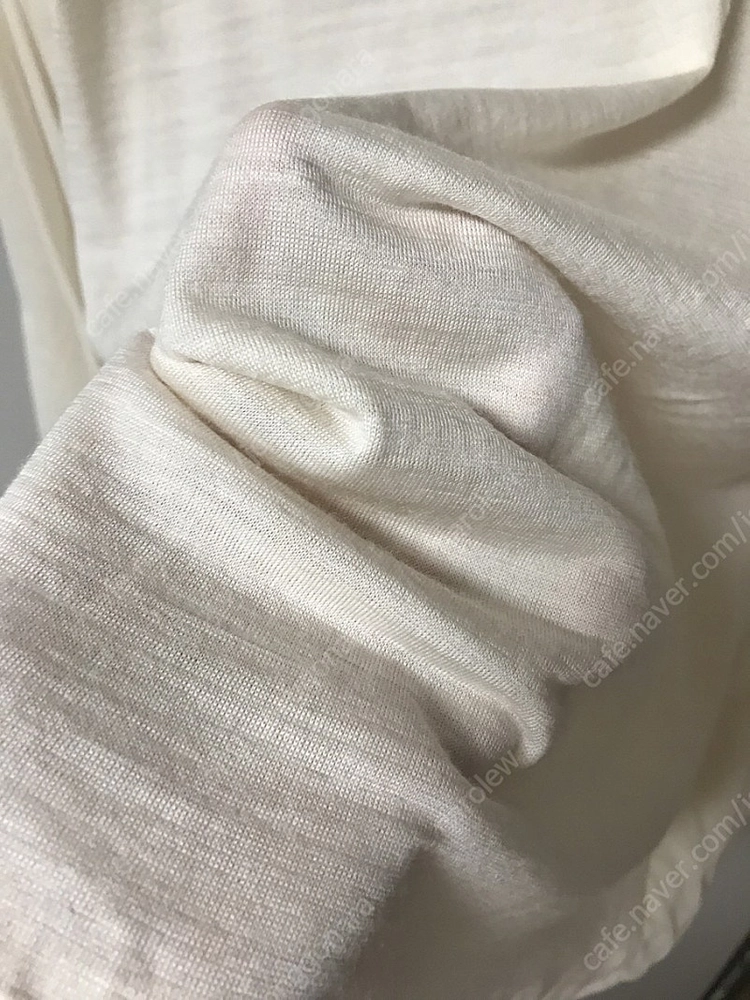 르베이지 블라우스 이미지