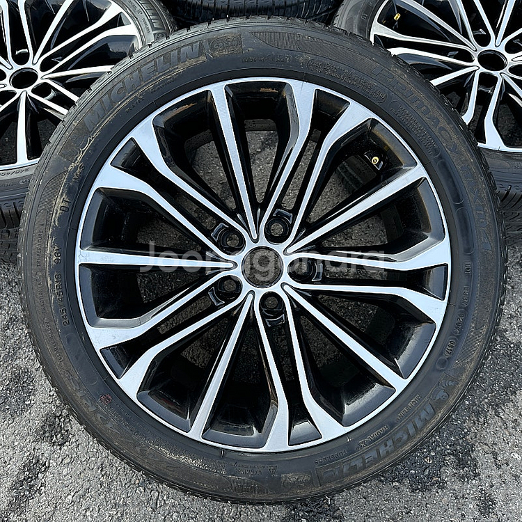 제네시스 DH 18인치 커스텀 휠타이어 세트 팔아요 245 45 18--1