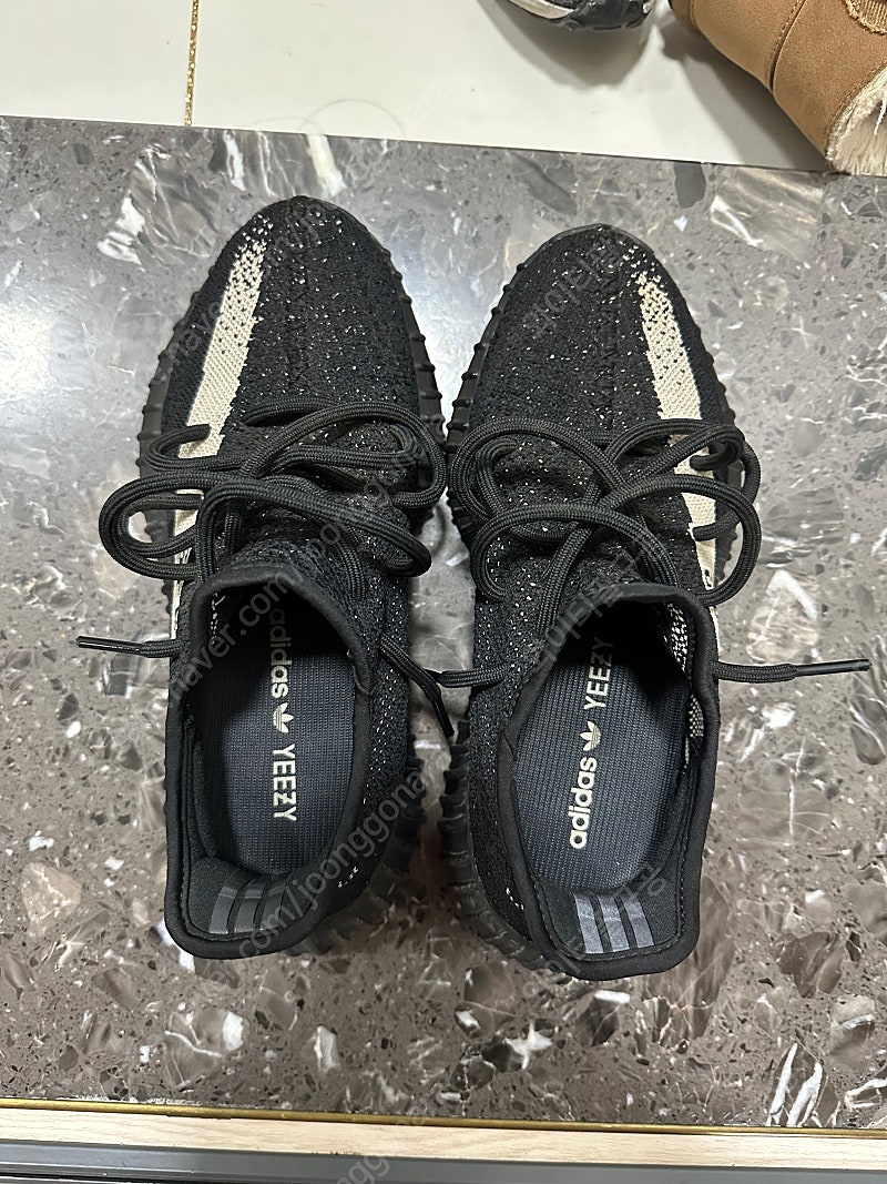 [240] 이지 350 오레오 이지 부스트 350 V2 코어 블랙 화이트 2022