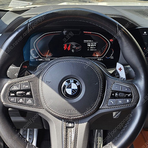 22년식 BMWx6 g06 g바디 차량 사용한 정품 M퍼포먼스 Y카본 핸들커버 입니다.