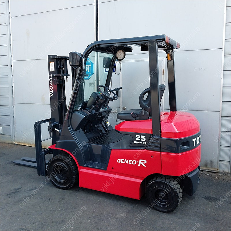 도요타 중고 전동지게차 2.5톤 싸이드쉬프트장착 2015년식 상품배터리 2단3000MM--1