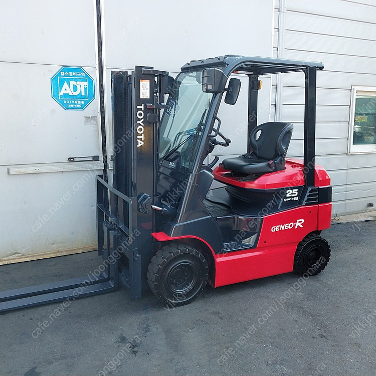 도요타 중고 전동지게차 2.5톤 싸이드쉬프트장착 2015년식 상품배터리 2단3000MM--3