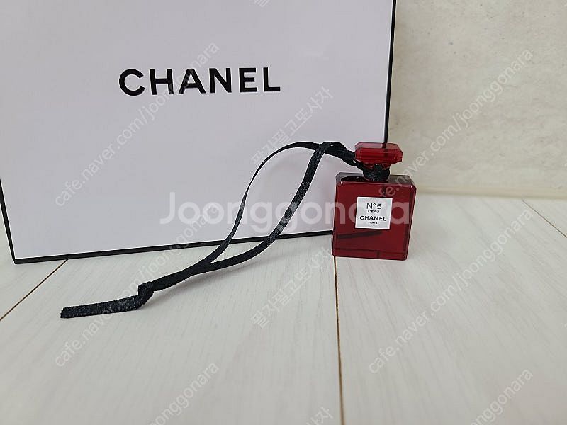 정품) 미사용 샤넬 넘버5 레드 키링 백참 (코스메틱)--0