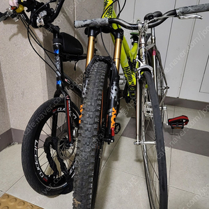 커세어바이크 27.5인치 풀샥 MTB 자전거 쨍한 형광