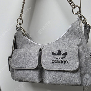 켈리인서울 켈리즈 클로플 아디다스