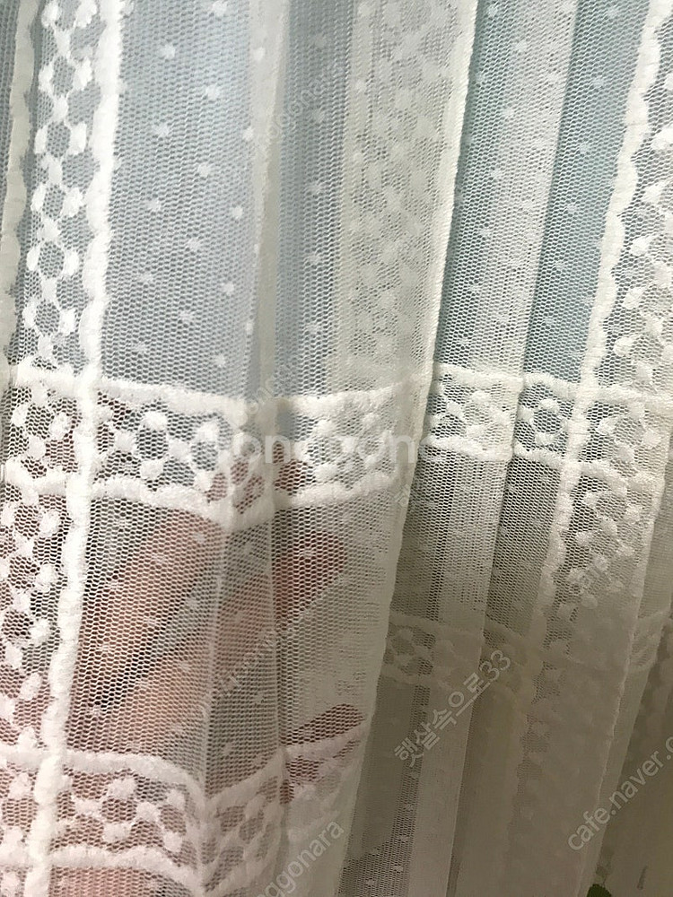 주크 화이트 레이스에 하늘색 안감 샤스커트--3