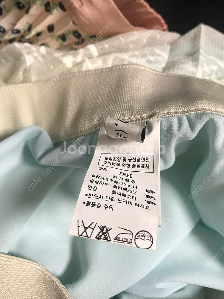 주크 화이트 레이스에 하늘색 안감 샤스커트--5