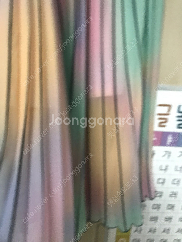 봄을 닮은 당신의 화사한 스커트--2
