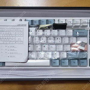 닌자87 PRO​닌자87 PRO + 2종축 + 키캡 추가