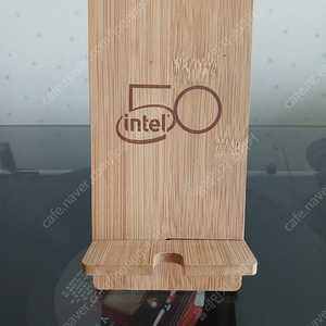 인텔 50주년 기념 스마트폰 거치대