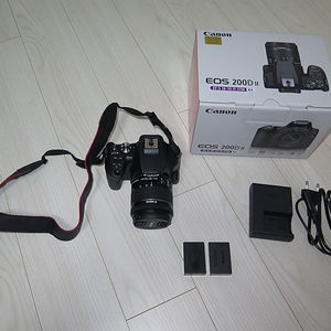 캐논 EOS 200D2 DSLR 신품급 68만에팝니다 (정품등록 안하였고 추가배터리 포함)