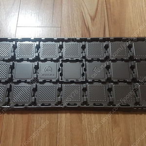 인텔 CPU용 트레이판 (개당 1900원)과 i7 4790K 데빌스캐년 CPU (65500원)
