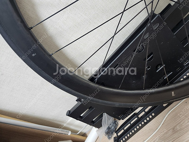 slr1 디스크 카본휠셋 42미리 (시마노바디) 튜블리스레디--9