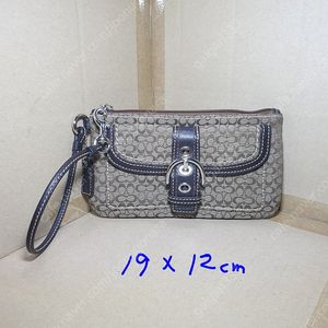 코치 Coach 미니 시그니쳐 버클 손목가방