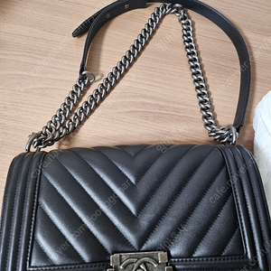 샤넬 보이백 미듐 빈티지 은장 쉐브론 카프스킨